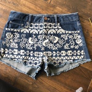 Design lab embroidered denim cut off shorts 26